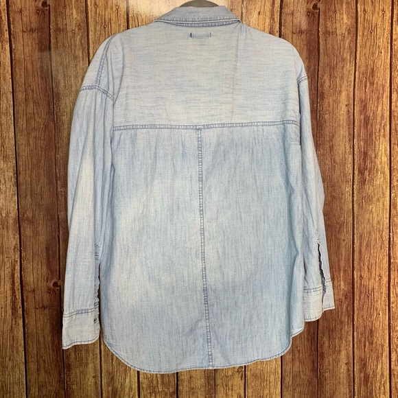 3/$25 Old Navy Oversized Chambray Button Up - Picture 7 of 7